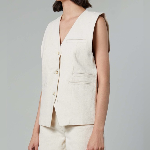 Still Here Ludlow Vest - Picture 2 of 9